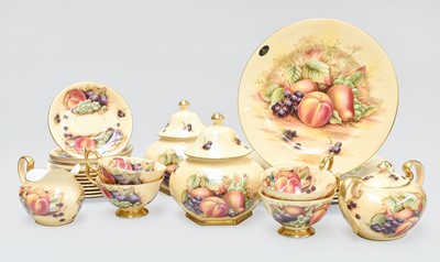 Lot 176 - A Group of Aynlsey Orchard Gold Pattern Dinner...