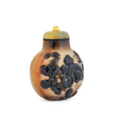 Lot 602 - A Chinese Carved Cameo Agate Snuff Bottle,...