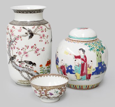 Lot 200 - A Chinese Porcelain Vase, Republic period,...