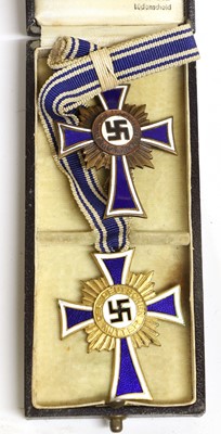 Lot 70 - A Second World War Mother's Cross, gold class,...