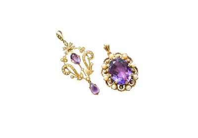 Lot 308 - A 9 Carat Gold Synthetic Sapphire and Split...