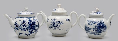 Lot 98 - A Worcester Porcelain Teapot and Cover, circa...