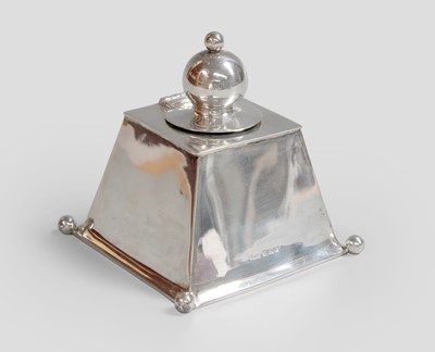 Lot 24 - An Edward VII Silver Inkwell, by Roberts and...