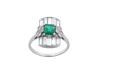 Lot 2311 - An Art Deco Emerald and Diamond Cluster Ring...