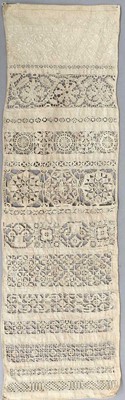 Lot 2035 - A Late 17th/Early 18th Century White and...