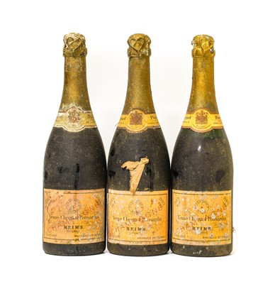 Lot 5008 - Veuve Clicquot 1937 Dry Champagne (three bottles)