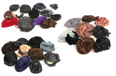 Lot 2137 - Circa 1920-50s Ladies Hats in wool, straw,...