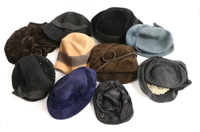 Lot 2137 - Circa 1920-50s Ladies Hats in wool, straw,...