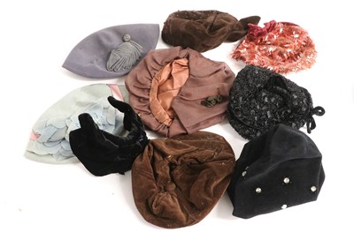 Lot 2137 - Circa 1920-50s Ladies Hats in wool, straw,...