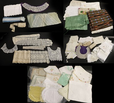 Lot 2005 - Assorted Early 20th Century Lace, comprising a...