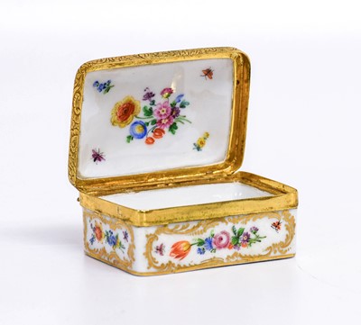 Lot 94 - A Meissen Porcelain Trinket Box With Gilt...