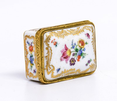 Lot 94 - A Meissen Porcelain Trinket Box With Gilt...