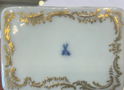 Lot 94 - A Meissen Porcelain Trinket Box With Gilt...