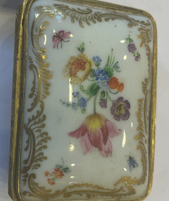 Lot 94 - A Meissen Porcelain Trinket Box With Gilt...