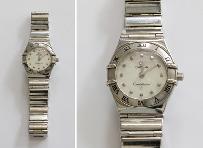 Lot 321 - A Lady's Stainless Steel Omega Constellation...