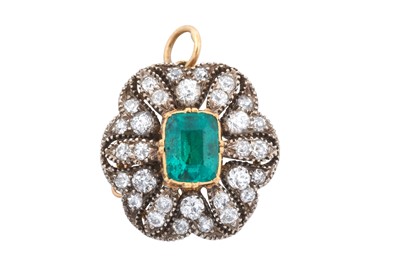 Lot 2292 - An Emerald and Diamond Brooch/Pendant, circa...