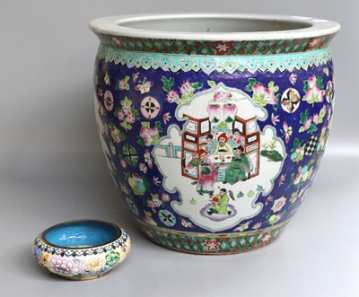 Lot 145 - An Early 20th Century Chinese Famille Rose...