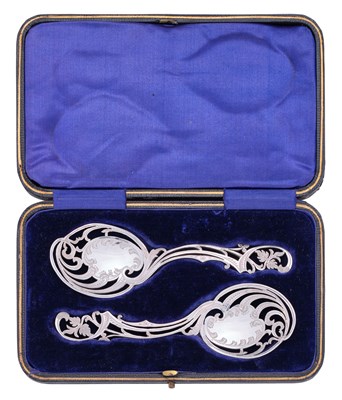 Lot 36 - A Pair of Edward VII Silver Servers