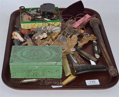 Lot 135 - A tray of small collectables including penknives, fruit knives, keys, gilt framed spectacles etc