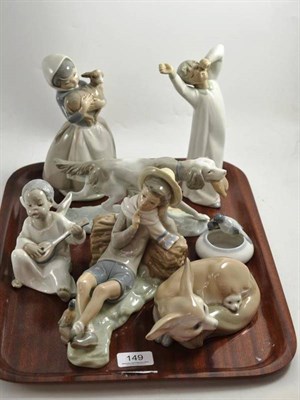 Lot 149 - Three Lladro and four other similar figures