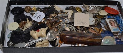 Lot 175 - 9ct gold wristwatch, various costume jewellery, decorative buttons etc