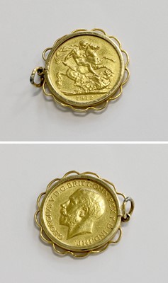 Lot 298 - A Sovereign Pendant, dated 1912, length 3.1cm