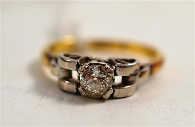 Lot 214 - A diamond solitaire ring