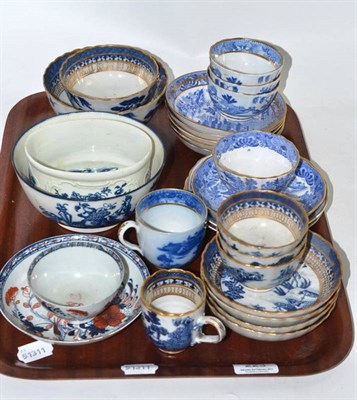 Lot 223 - Tray of 18th and 19th century tea wares including a Worcester oval dish, blue and white tea...