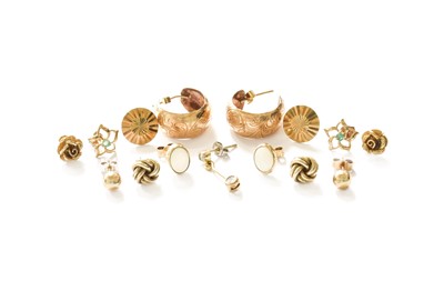 Lot 488 - A Quantity of Earrings, including a pair of 9...