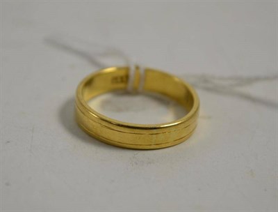 Lot 313 - A band ring stamped '18CT'
