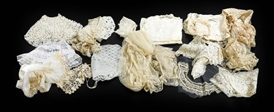 Lot 2233 - Assorted Late 19th/Early 20th Century Lace,...