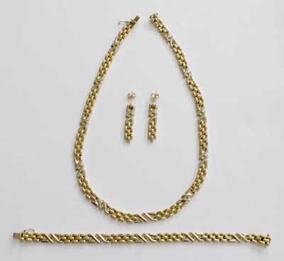 Lot 250 - An 18 Carat Bi-Colour Gold Fancy Link Necklace,...