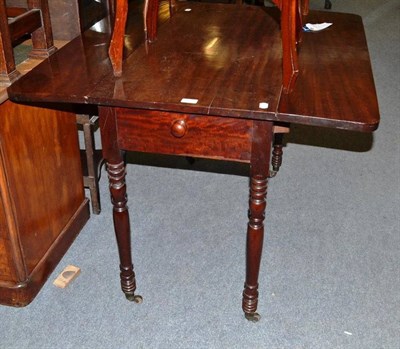 Lot 442 - Victorian mahogany Pembroke table