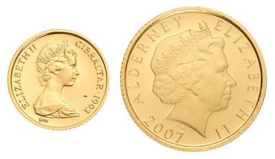 Lot 292 - Alderney, Gold Proof One Pound 2007, struck in...