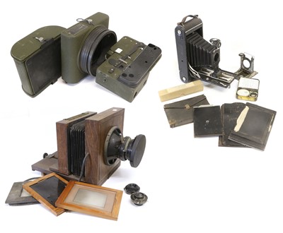 Lot 154 - A Kodak Aero-Ektar Plate Camera, with oak...