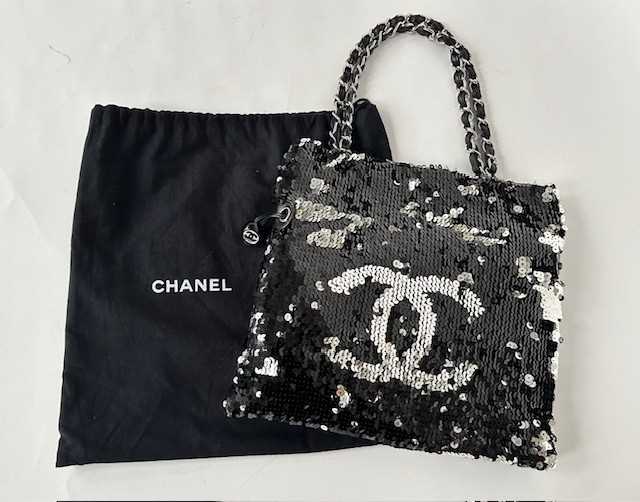 Lot 1089 - Circa 2008/9 Chanel Summer Night Bag, in black...