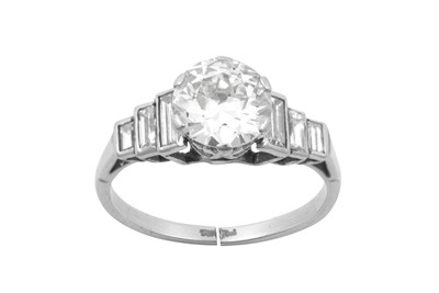 Lot 2263 - An Early 20th Century Diamond Ring the old cut...