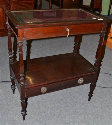 Lot 482 - Mahogany display table fitted with one drawer