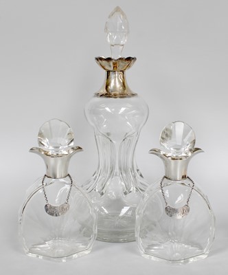 Lot 114 - A Pair of George V Silver-Mounted Glass...