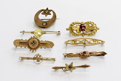 Lot 199 - Eight Brooches, of varying designs, including...