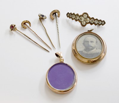 Lot 200 - A Small Quantity of Jewellery, including a...