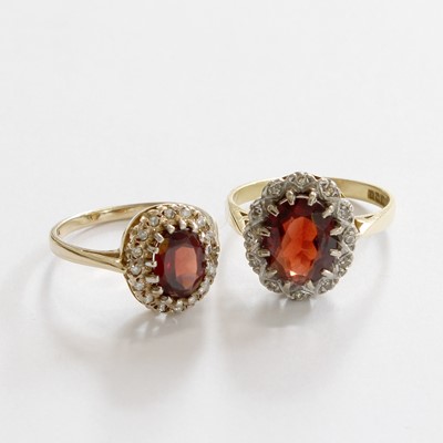 Lot 233 - An 18 Carat Gold Garnet and Diamond Cluster...