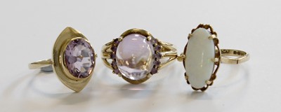 Lot 224 - A 9 Carat Gold Opal Ring, the oval opal plaque...