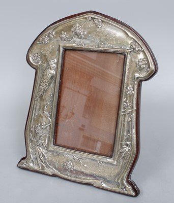 Lot 122 - An Edward VII Silver Photograph-Frame, by...