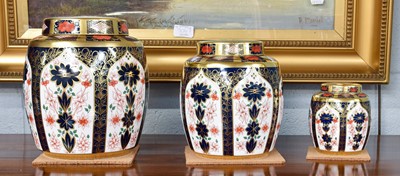 Lot 313 - A Graduated Set of Three Royal Crown Derby...