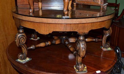 Lot 555 - A walnut coffee table