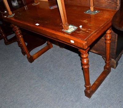 Lot 566 - An oak side table