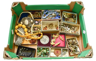 Lot 458 - A Quantity of Costume Jewellery, including...