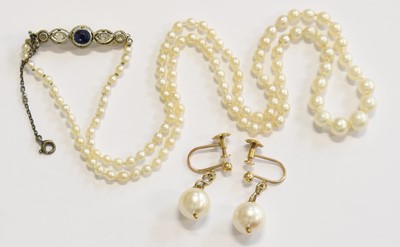 Lot 221 - A Cultured Pearl Necklace, the graduated...