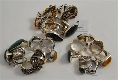 Lot 5 - Thirty-one assorted rings, silver and some stamped '925', some inset with gems including malachite